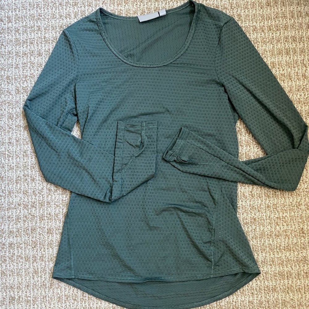 Athleta Long Sleeve Dot Mesh Chi Top